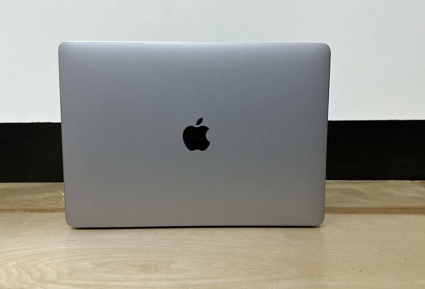 13 Apple Macbook Pro Core i5 256GB SSD 8GB A1706 TouchBar