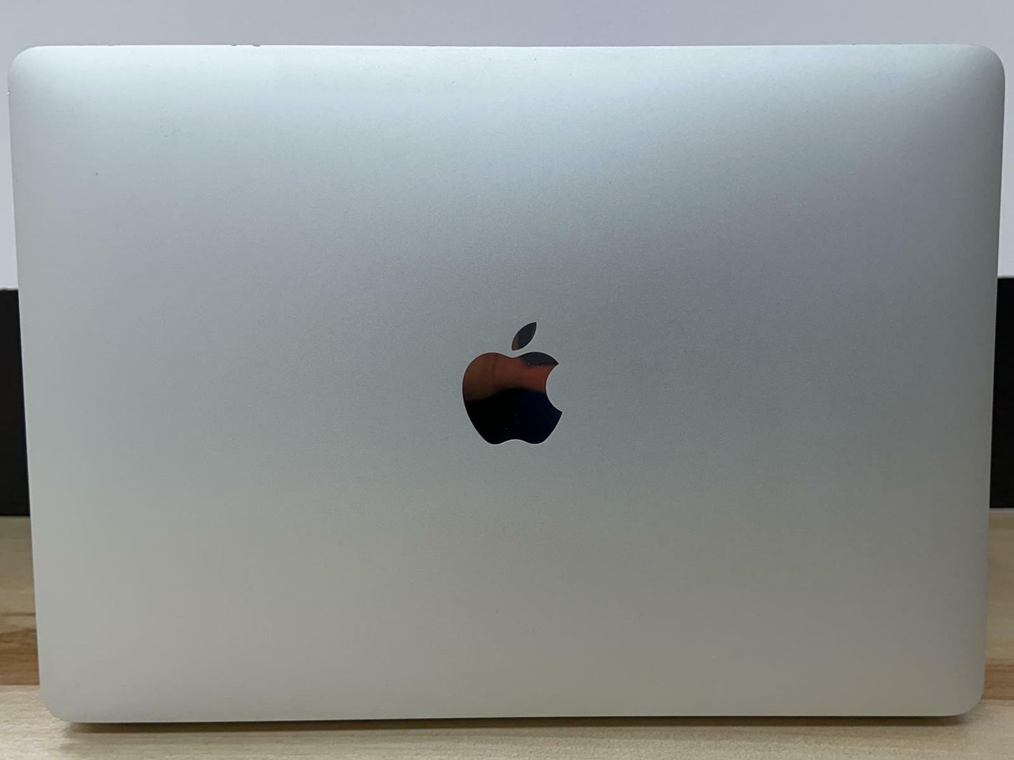 13" Apple MacBook Air A2179 Sonoma - 3.5Ghz TURBO i5 16GB 256GB SSD